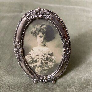 Vintage pewter Silver Oval Photo Frame made in Taiwan #13
